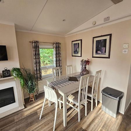 Luxe 4 Persoons Chalet Op 5 Sterren Camping Raalte Buitenkant foto