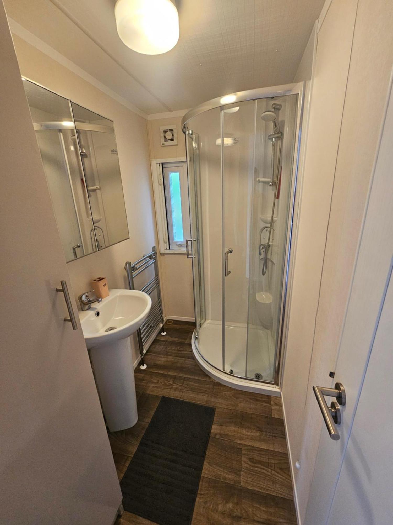 Luxe 4 Persoons Chalet Op 5 Sterren Camping Raalte Buitenkant foto