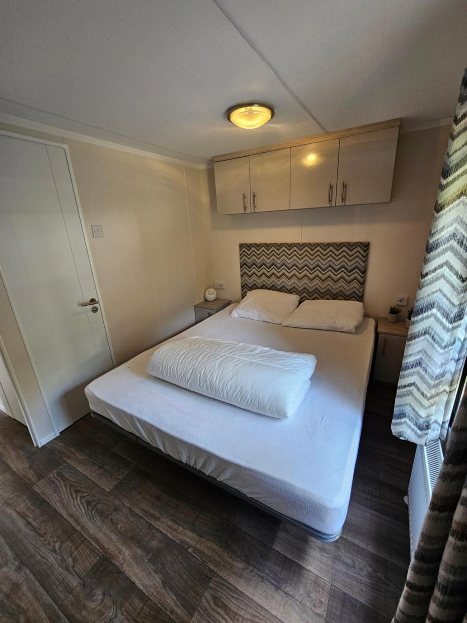 Luxe 4 Persoons Chalet Op 5 Sterren Camping Raalte Buitenkant foto