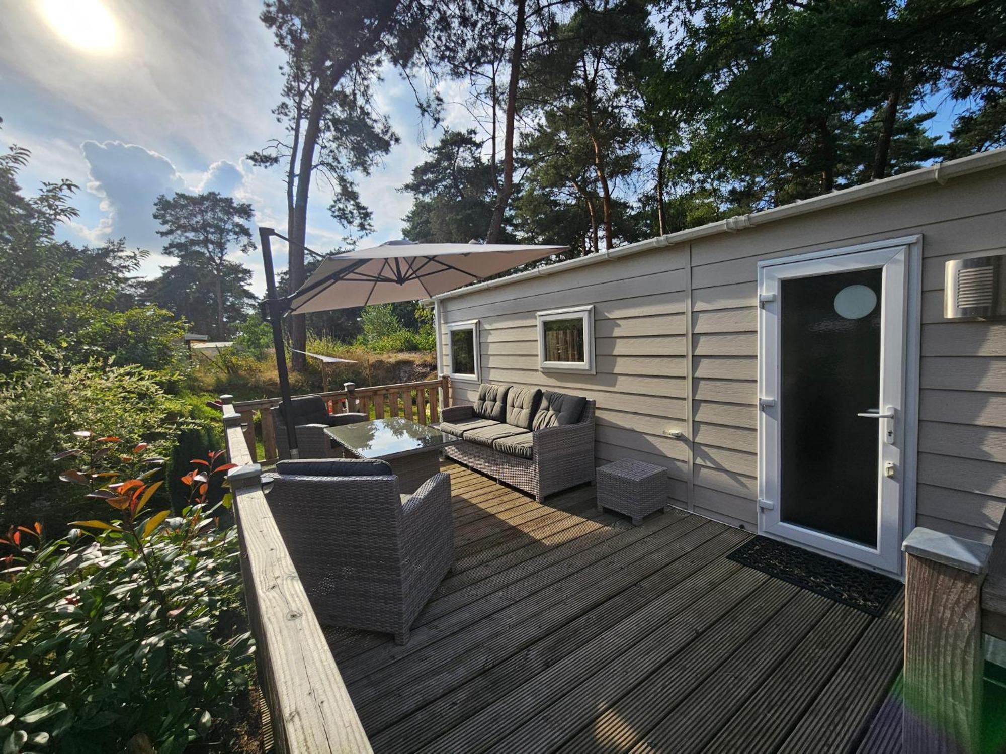 Luxe 4 Persoons Chalet Op 5 Sterren Camping Raalte Buitenkant foto