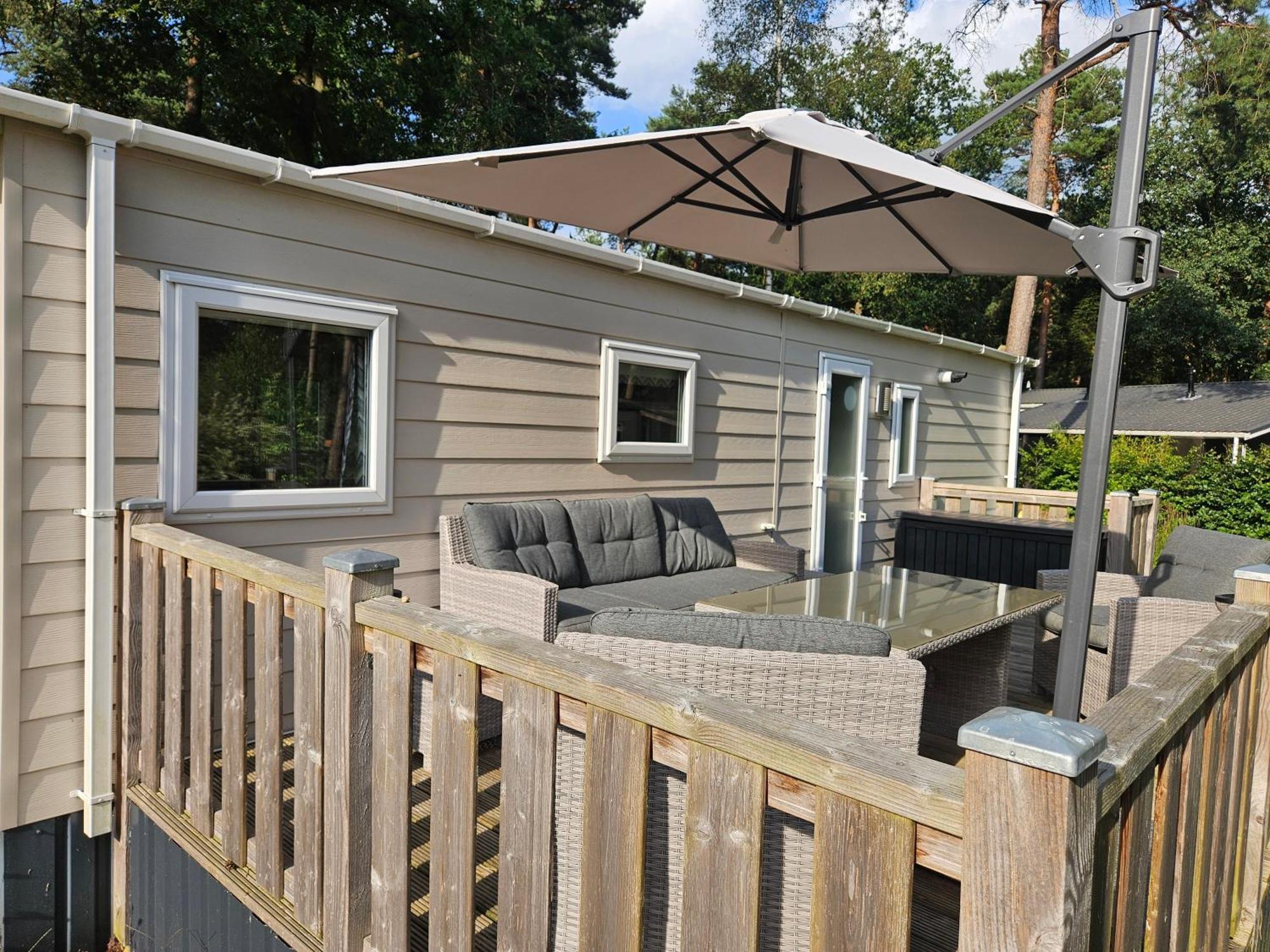 Luxe 4 Persoons Chalet Op 5 Sterren Camping Raalte Buitenkant foto