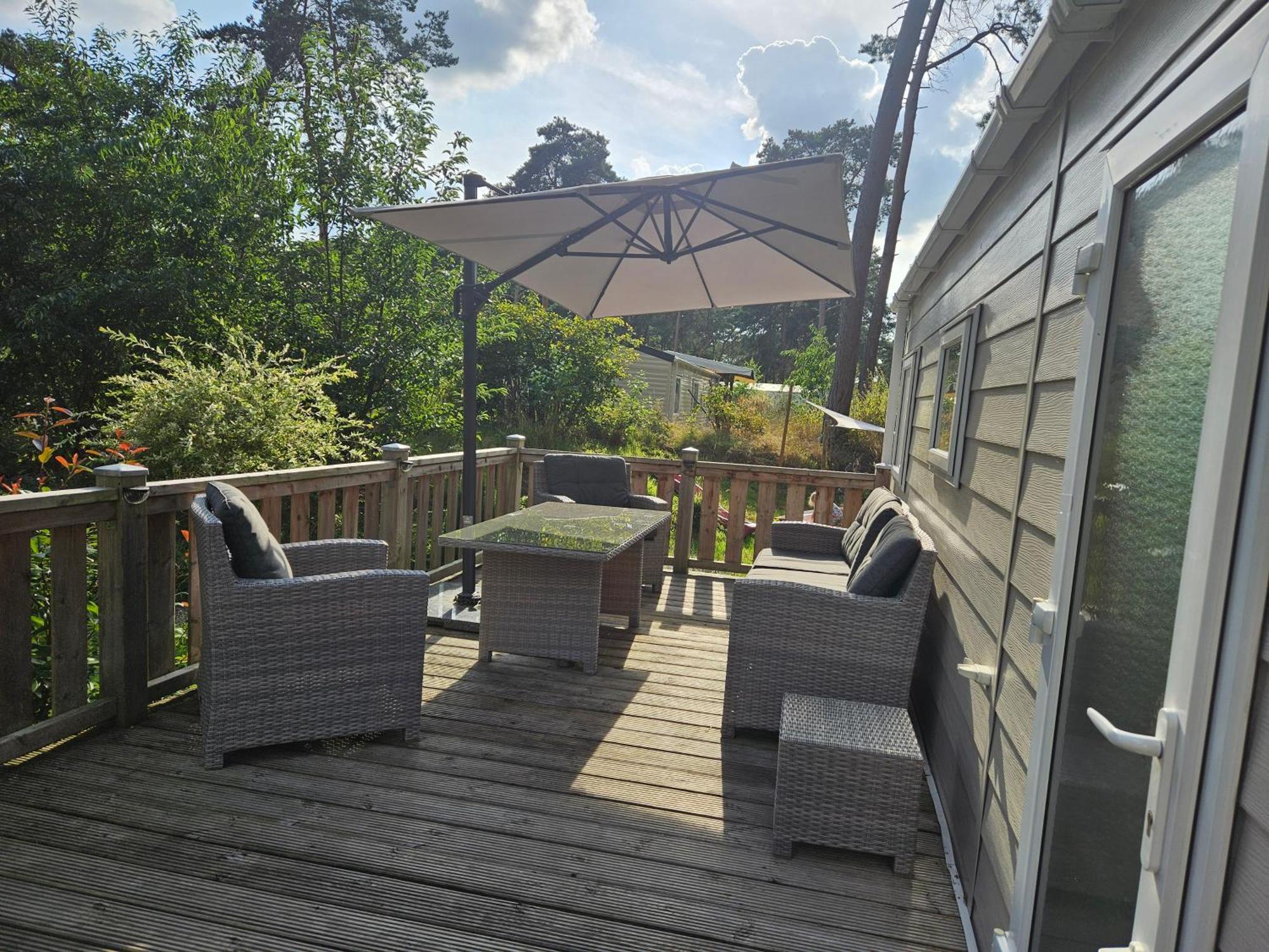 Luxe 4 Persoons Chalet Op 5 Sterren Camping Raalte Buitenkant foto